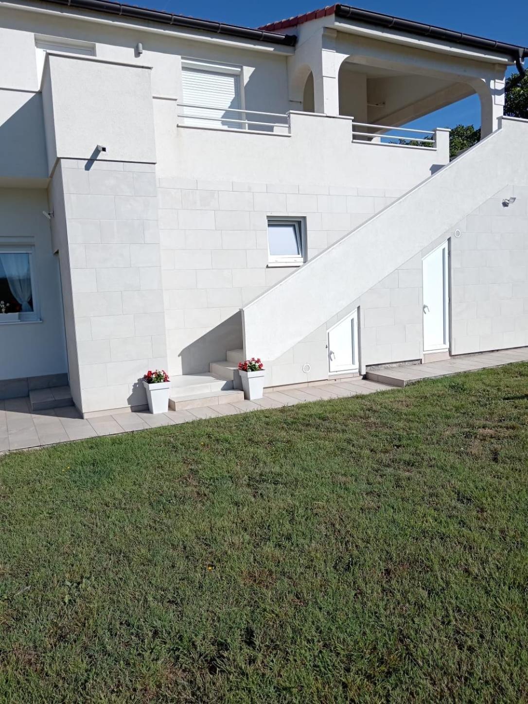 Apartmani Sol Vlasici 帕格 外观 照片